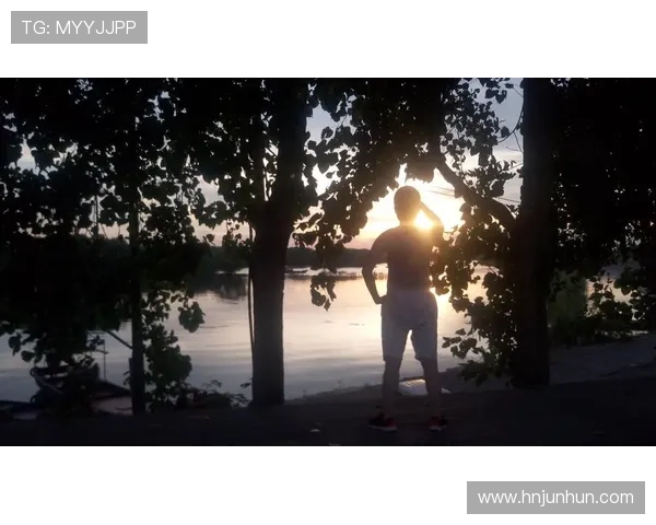 《浮光掠影》：当岁月在你眼中织网，故事便悄然生长